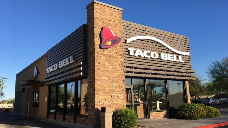 Taco Bell restaurant exterior 