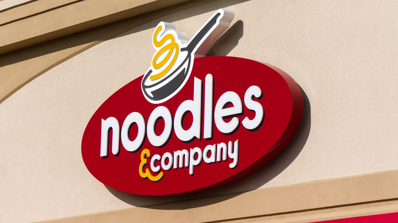 noodles and company sign