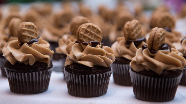 nutter butter cupcakes