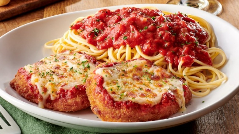 Olive Garden pasta and breadsticks