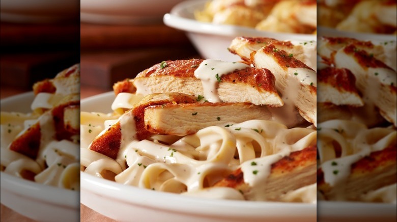 Olive Garden chicken Alfredo pasta