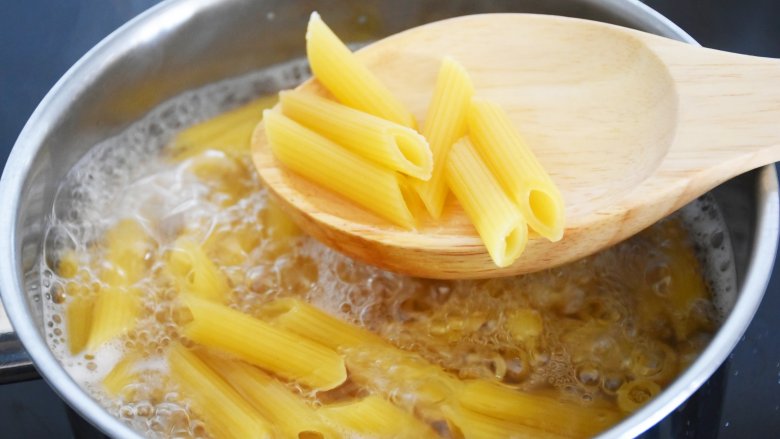 Boiling pasta