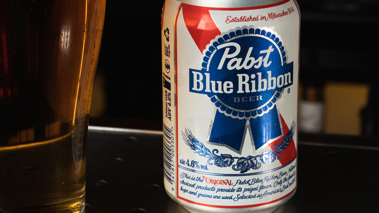 pabst blue ribbon can