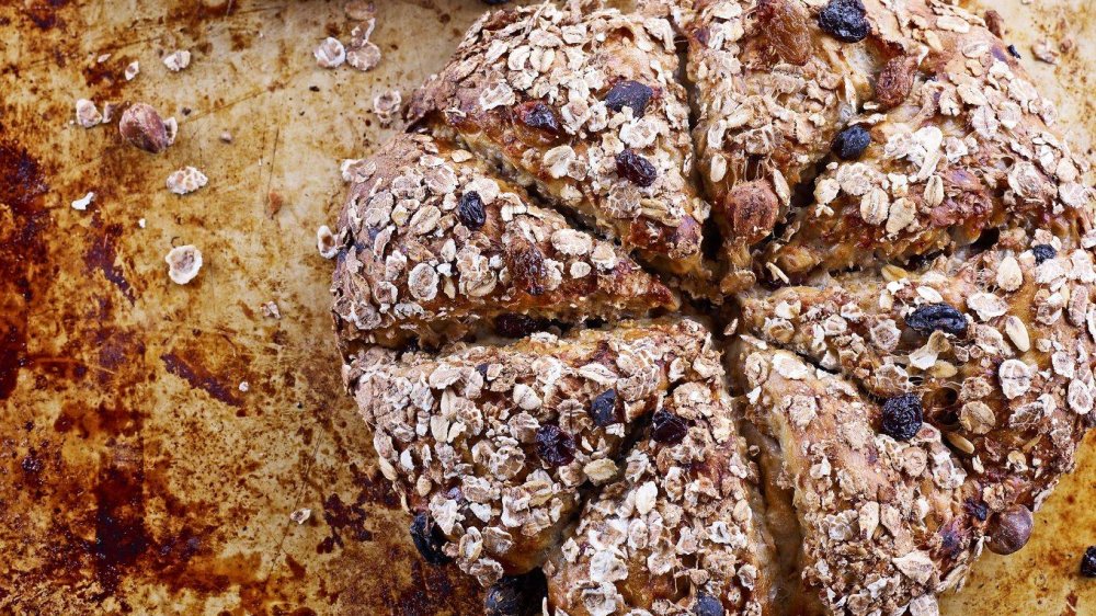 Muesli and banana sourdough