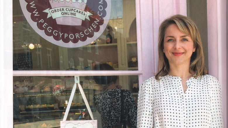 peggy porschen smiles at cake shop