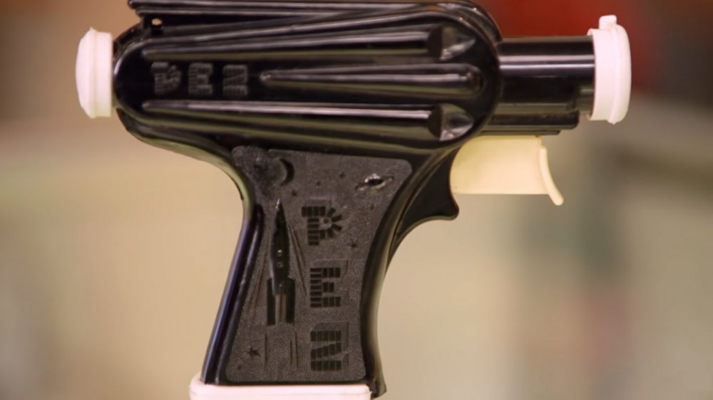PEZ space ray gun auctioned on Pawn Stars
