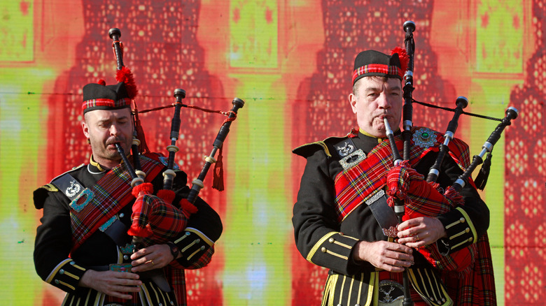 Scottish pipers China