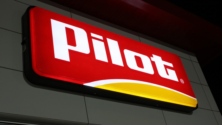 Red and yellow Pilot sign