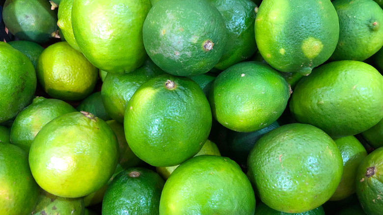 Pile of limes 