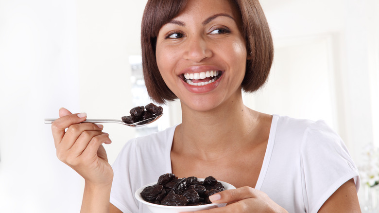 woman eating prunes