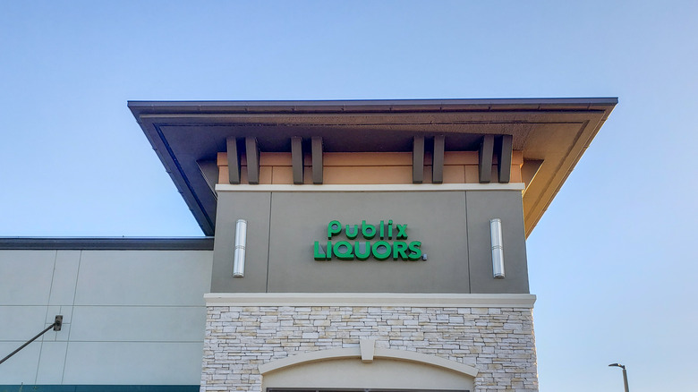 Publix Liquors sign