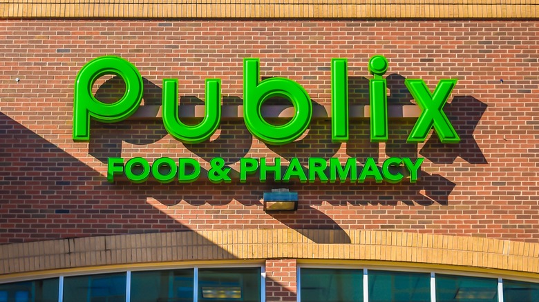 publix food and pharmacy sign