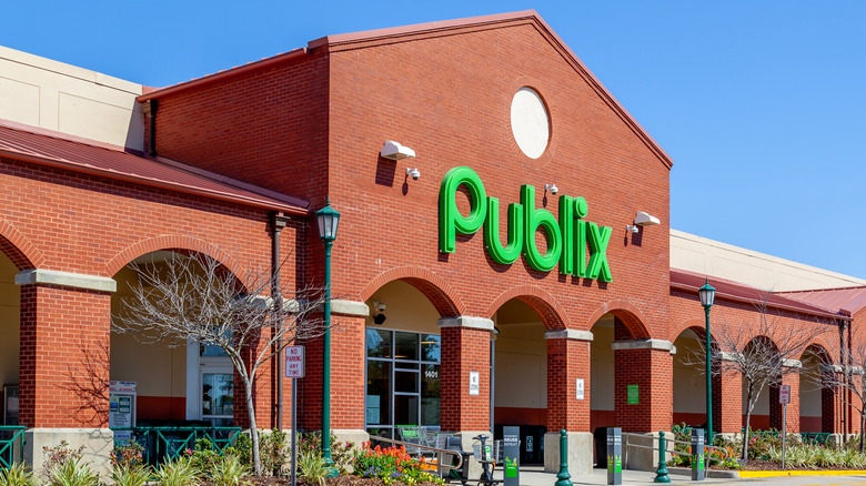 Publix store front