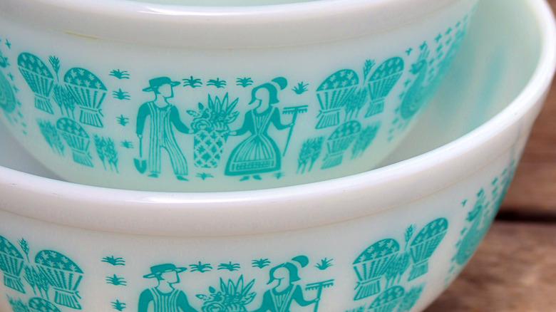 Pyrex bowls