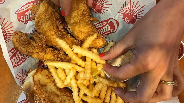 Raising Cane's Chicken Fingers caniacs