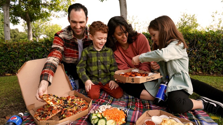 family eating pizza