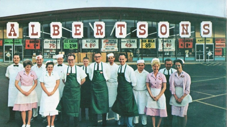 Workers in front of Albertsons storefront