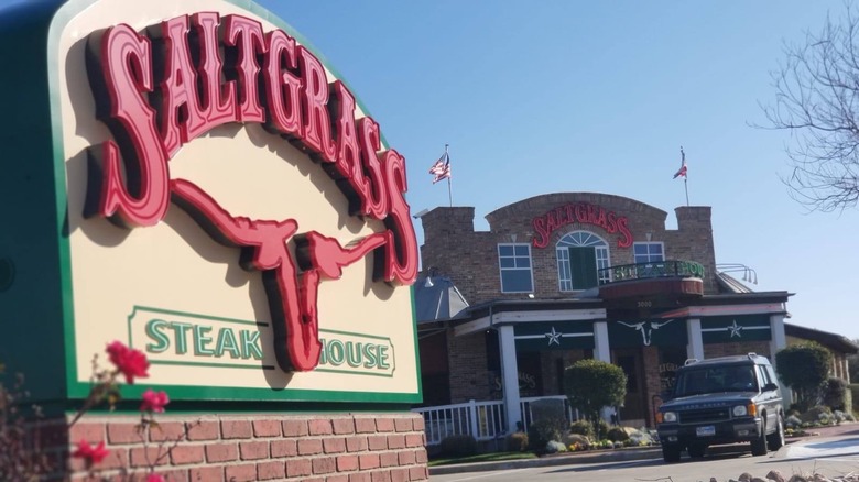 Saltgrass Steakhouse restaurant exterior