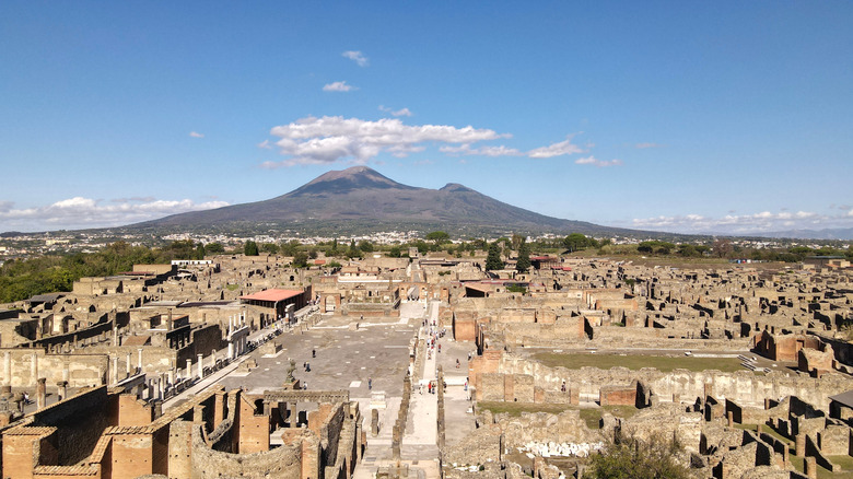 pompeii with vesuvius