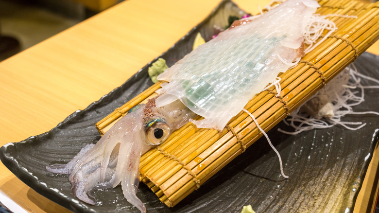 Live squid sashimi 