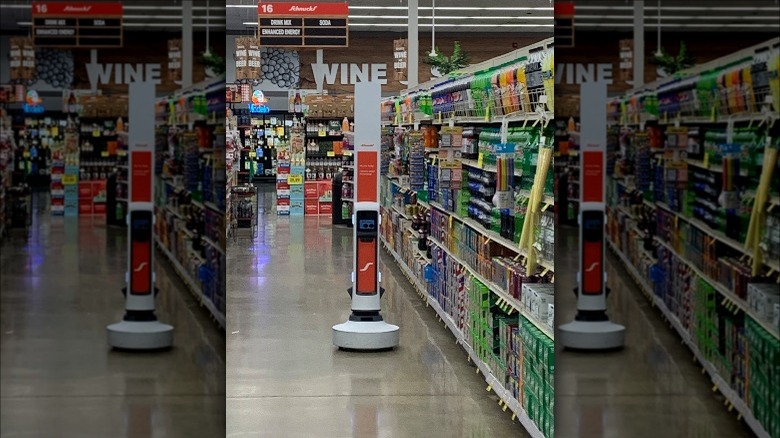 Tally robot at Schnucks