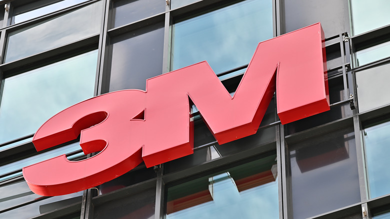 3M, red lettering, gray building