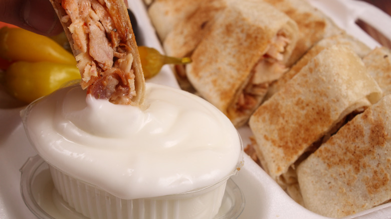 Shawarma with toum sauce 