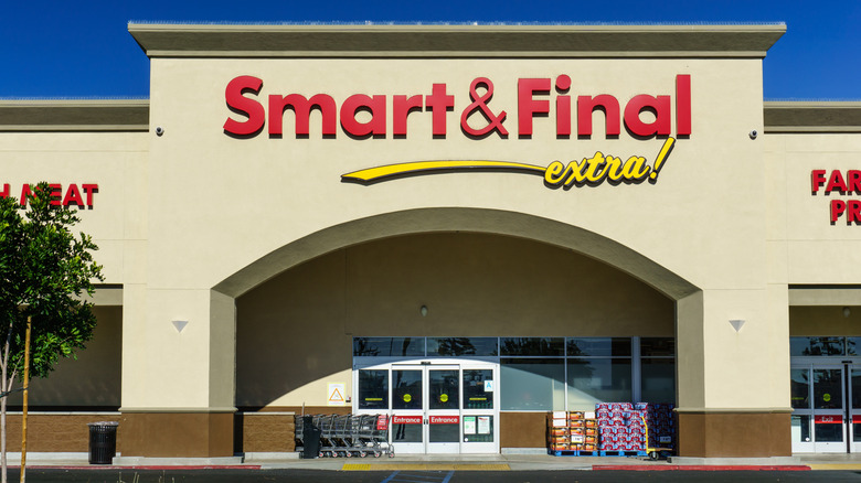 Smart & Final exterior store