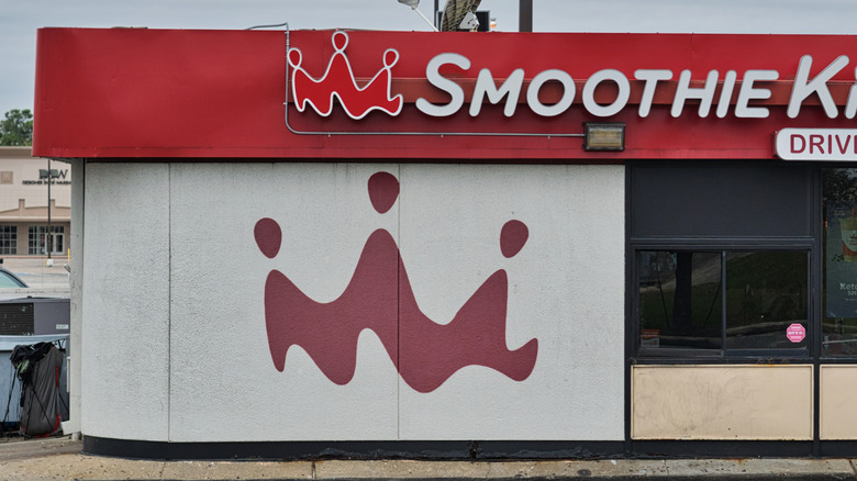 A graphic of the Smoothie King Crown