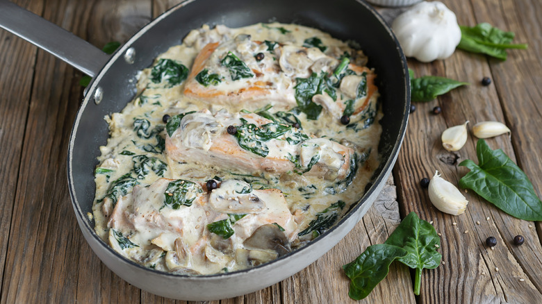 spinach cream in pan