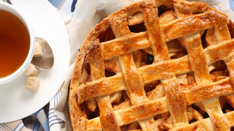 apple pie and tea