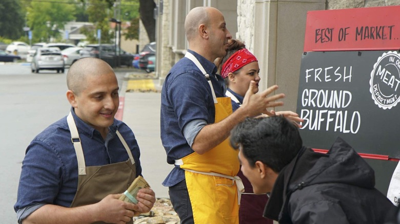 Competitors and shoppers on "Supermarket Stakeout"