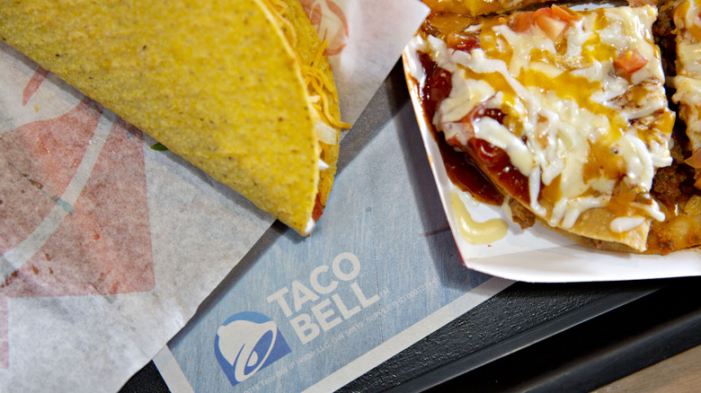 taco and mexican pizza on taco bell tray