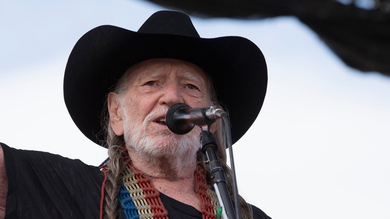 willie nelson singing