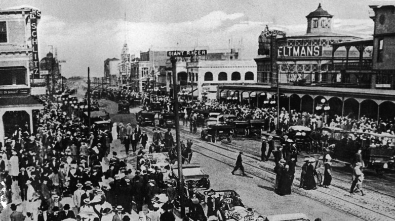 black and white photograph of crowds on Surf Avenue in Coney Island in 1910 with Feltmans sign to right