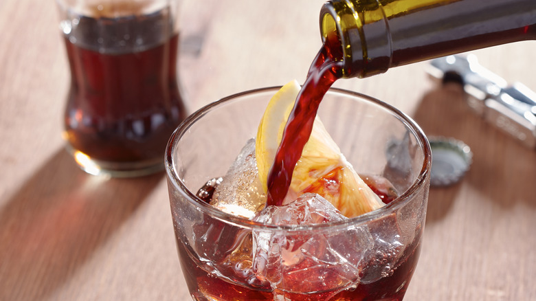 Red wine pouring into a Kalimotxo