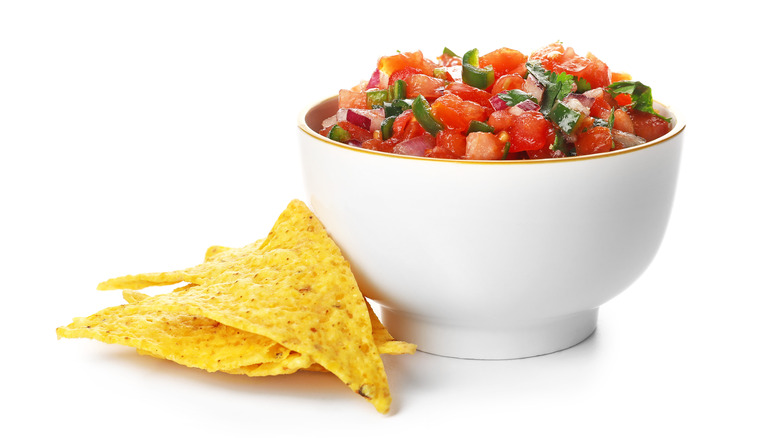 Bowl of pico de gallo and chips