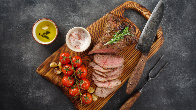 sliced tri-tip steak with tomatoes