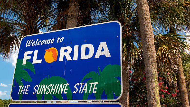 A "Welcome to Florida" sign.