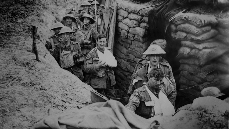 world war 1 soldiers in trench