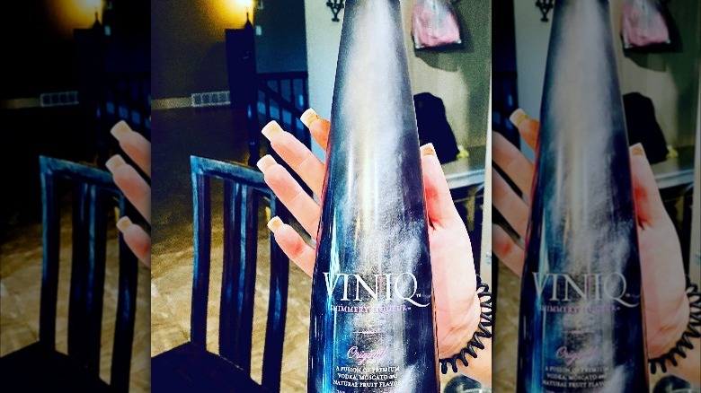 viniq with manicured hand