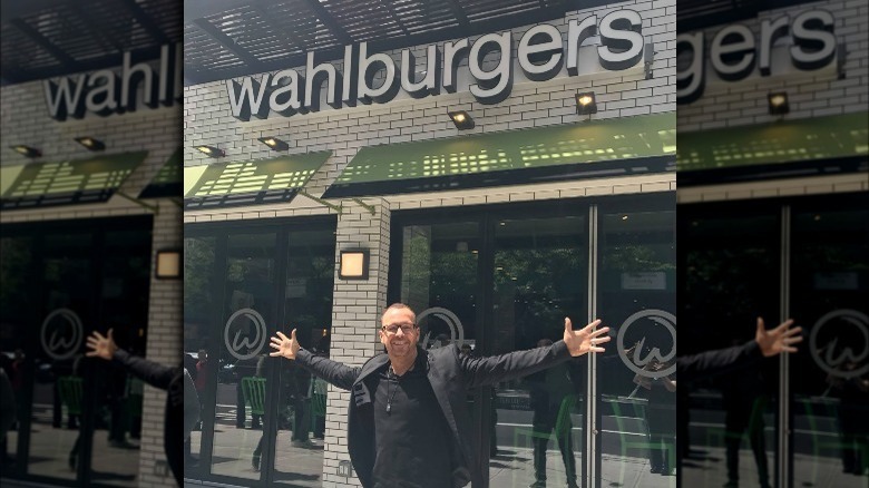 donnie wahlberg outside new york city wahlburgers