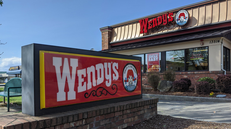 Wendy's restaurant signage