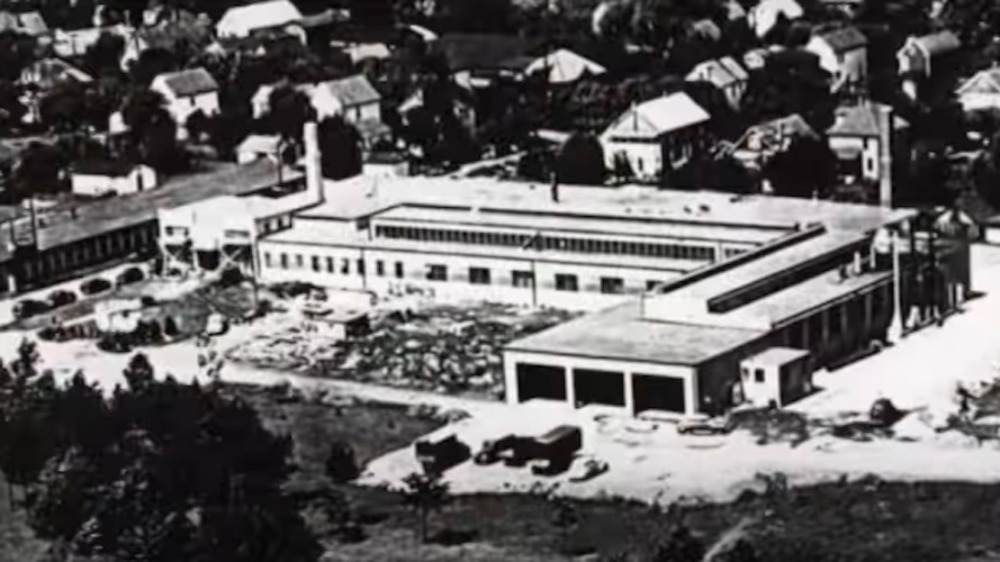 Wise potato chip production factory 1946