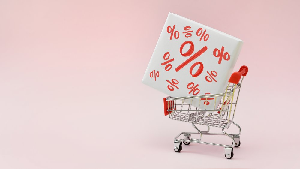 A generic image of a shopping cart with a discount code representing Black Friday sales