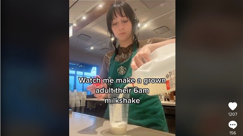 TikTok video of Starbucks barista making frappuccino