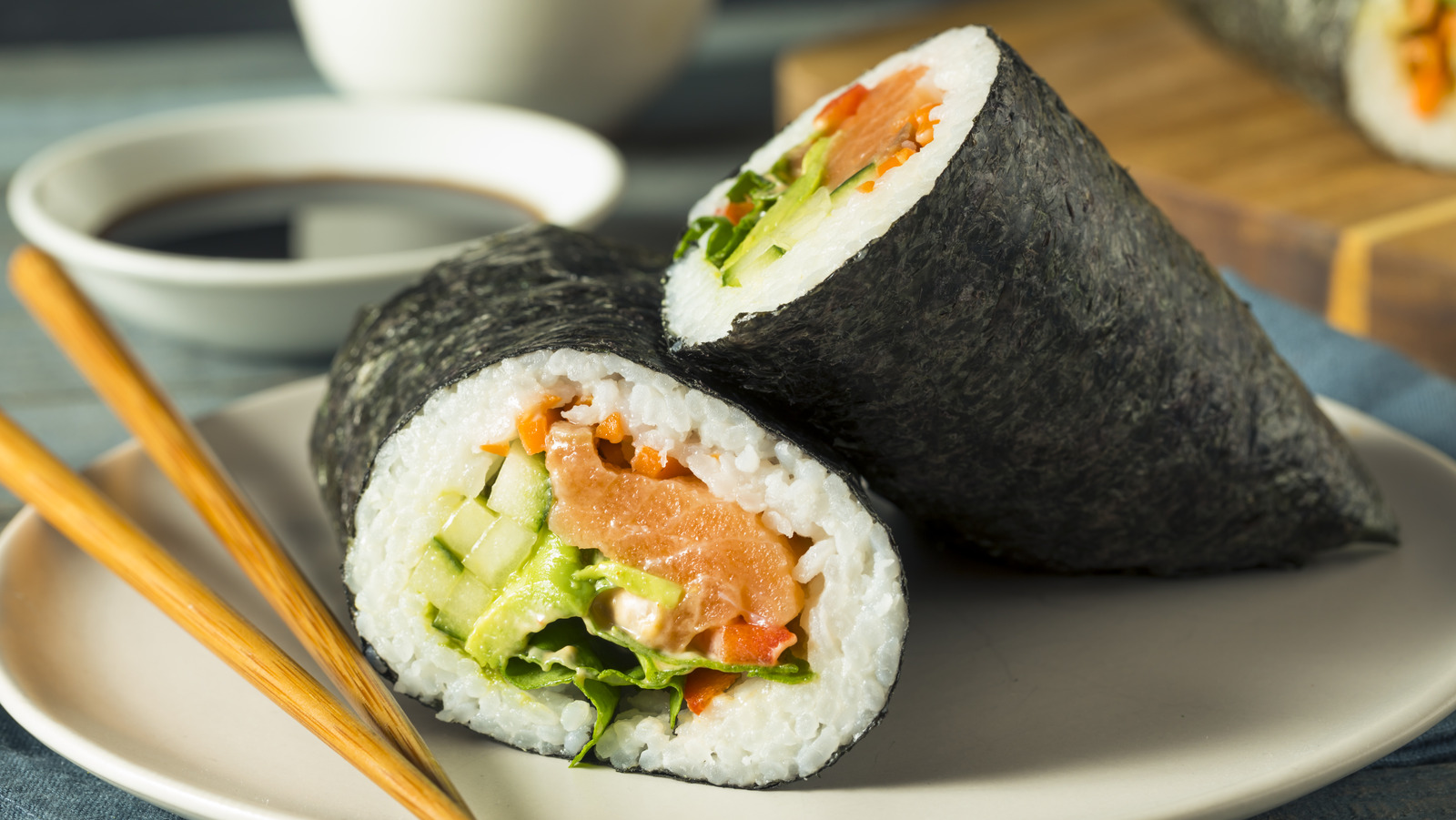 https://www.mashed.com/img/gallery/the-wax-paper-hack-that-makes-rolling-sushi-burritos-easy/l-intro-1702653974.jpg