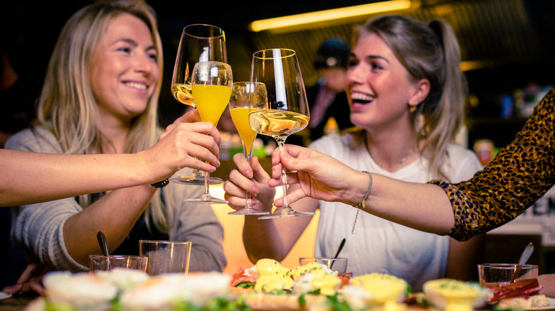 girls drinking brunch cocktails