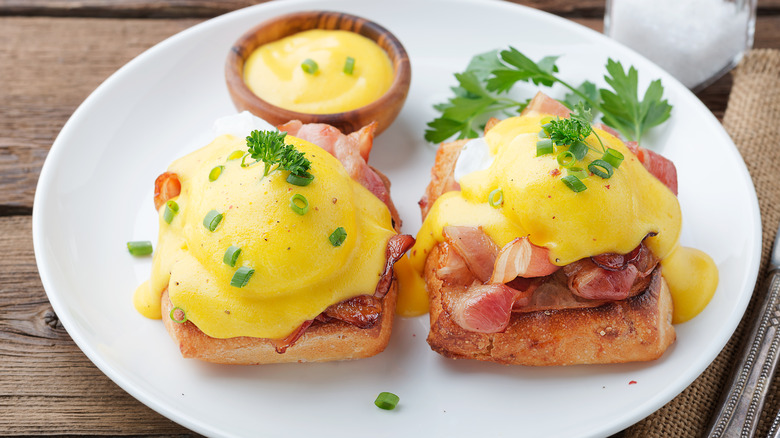 eggs Benedict and bacon 