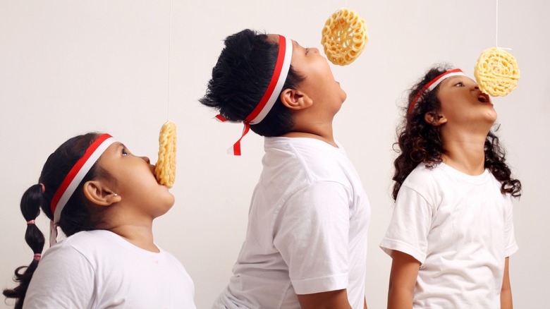 kids in cracker-eating contest